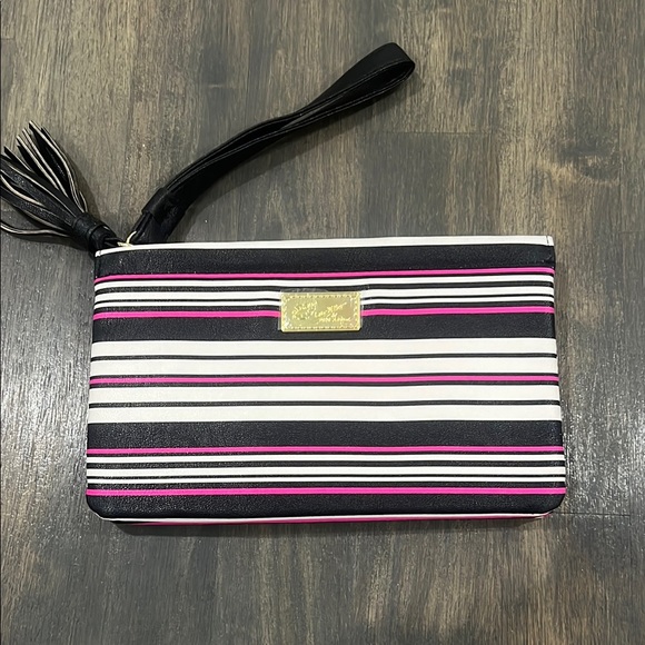 Betsey Johnson Handbags - BETSY JOHNSON Wristlet